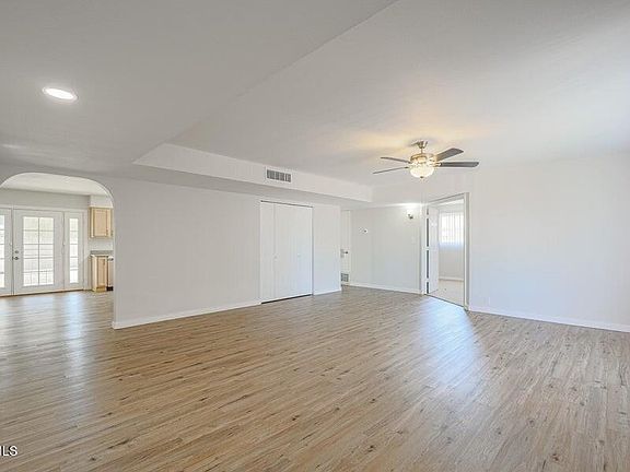 5th image of 10611 N 37TH Avenue