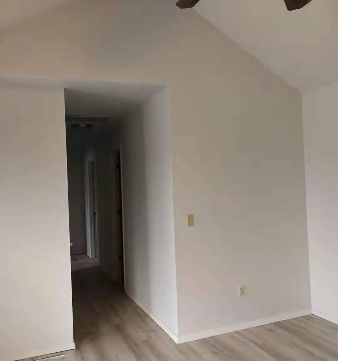 5670 S Pinehurst Ave — Photo 3