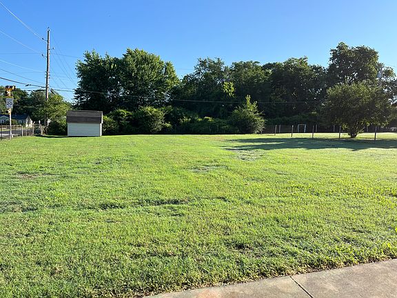 Large back yard, storage shed