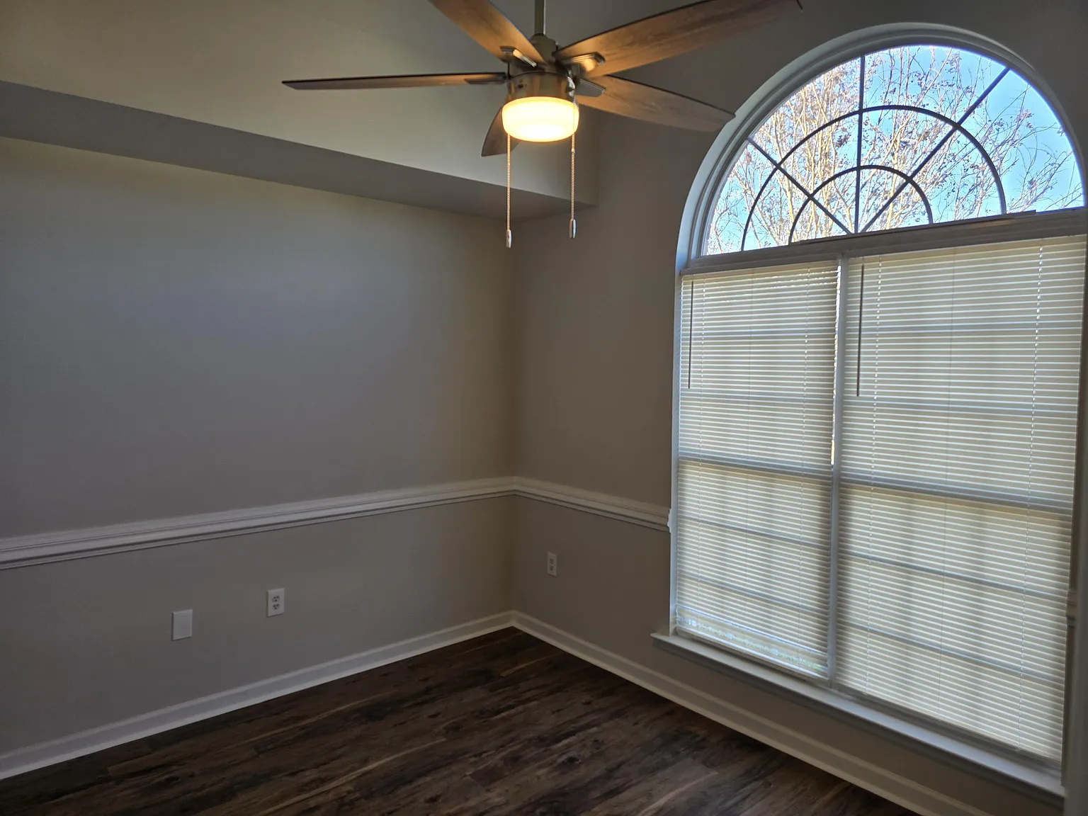 3 bed, 2.0 bath, 1437 sqft, $1,795 — Photo 4