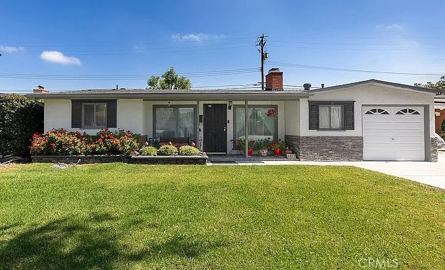 1879 Carol Dr