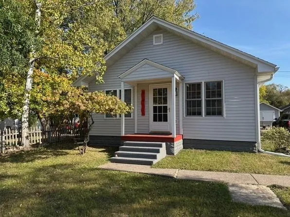708 Marquette Blvd, Kingsford, MI 49802