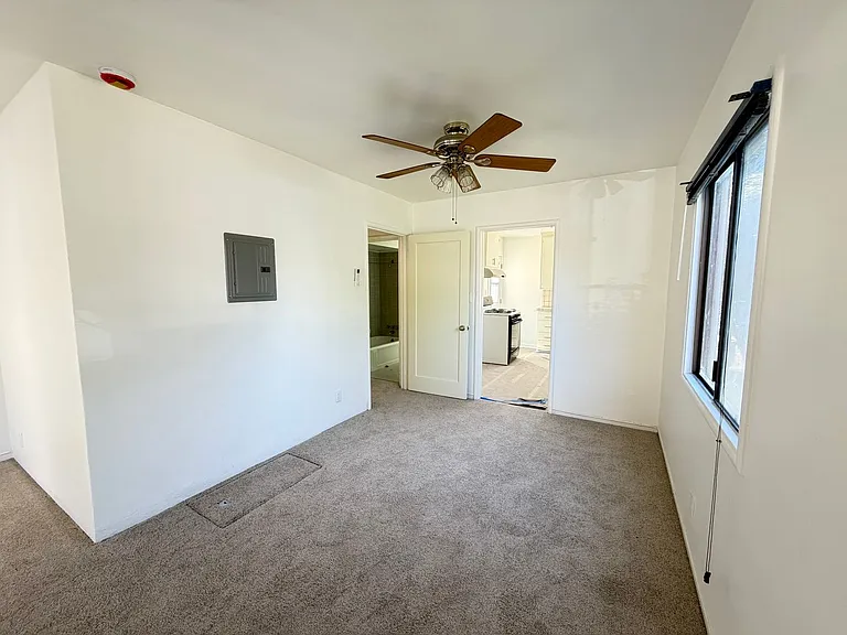 1831 & 1833 Stanford Street — Photo 8