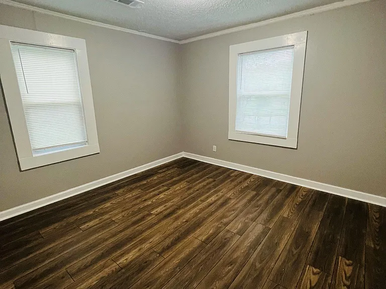 2145 Pendleton St — Photo 10