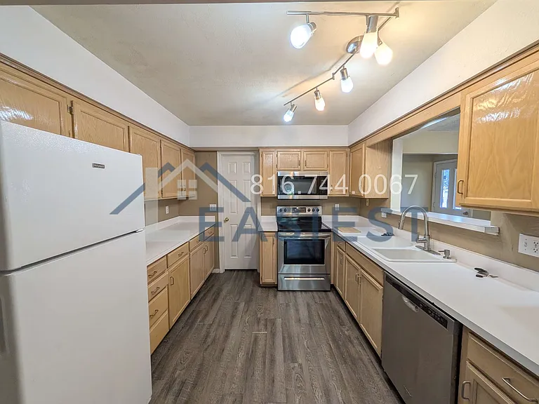 1855 NE Knollbrook St — Photo 7