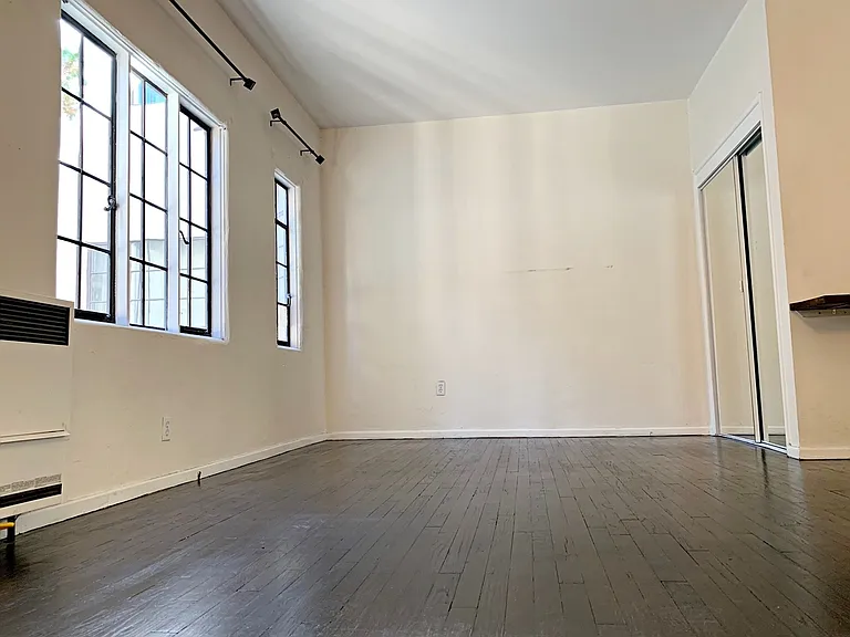 620 N Sweetzer Ave — Photo 6