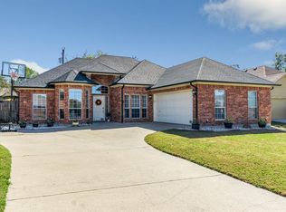 903 Oakmont Dr, Ennis, TX 75119