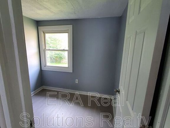 5th image of 2590 Parkwood Ave Unit 2590