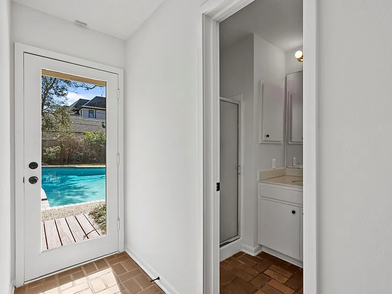 365 Piney Point Rd — Photo 28