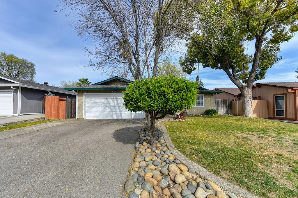 8024 Ramblewood Way photo 1
