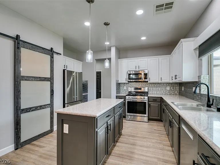 1129 Emanuel St — Photo 21