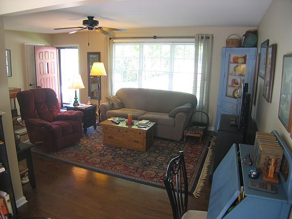4th image of 607 N Hazel St