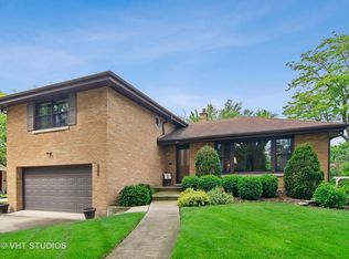 886 S Kent Ave, Elmhurst, IL 60126