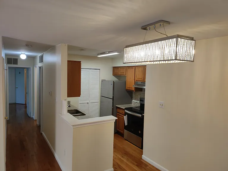 403 Lucas Ln — Photo 3