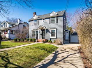 720 Forrest Ave, Geneva, IL 60134