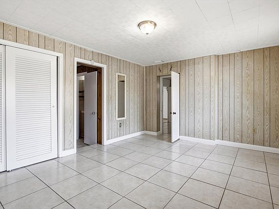 4th image of 620 E 46TH Street