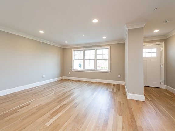 2nd image of 5 1/2 Prospect St #B
