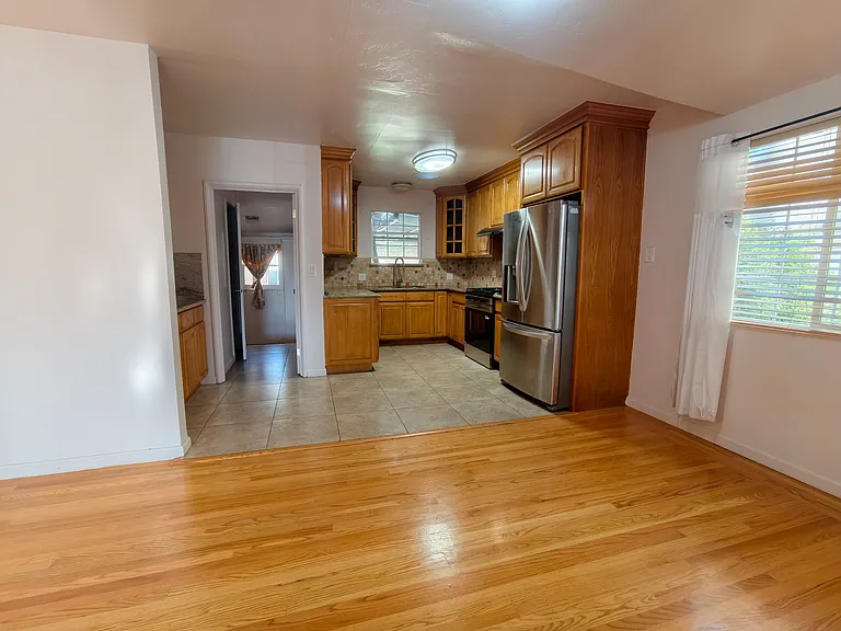 2056 Bancroft Ave — Photo 6