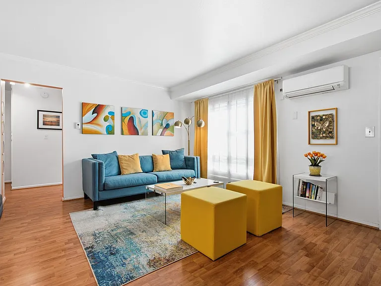22030 Calvert St #6 — Photo 3