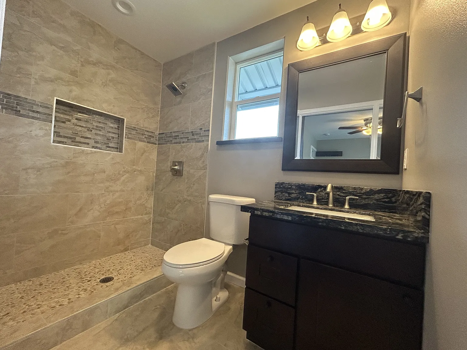 16-2106 Silversword Drive - 1 — Photo 2