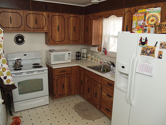 3rd image of 783 Cooke Dr