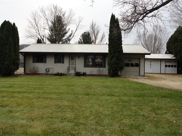 1027 W Winter Avenue, Elmwood, WI 54740