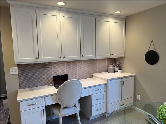 3rd image of 107 Glenwood Dr