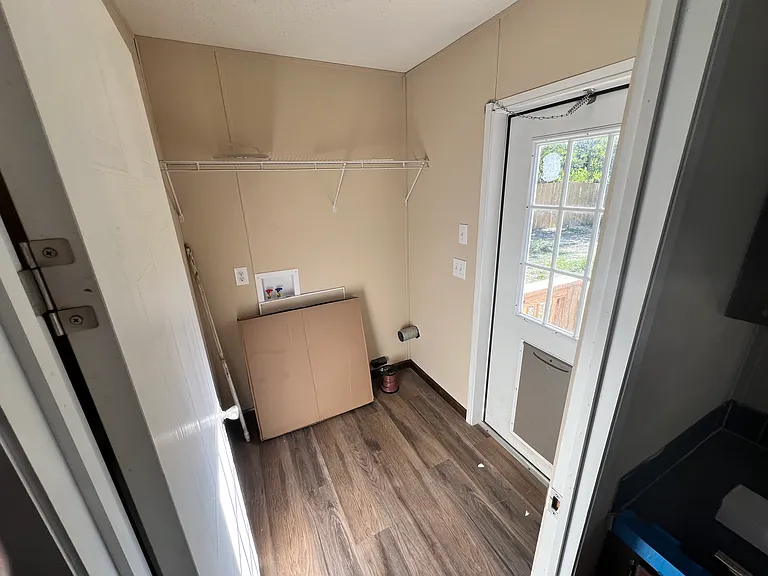 237 Hudson Rd — Photo 3