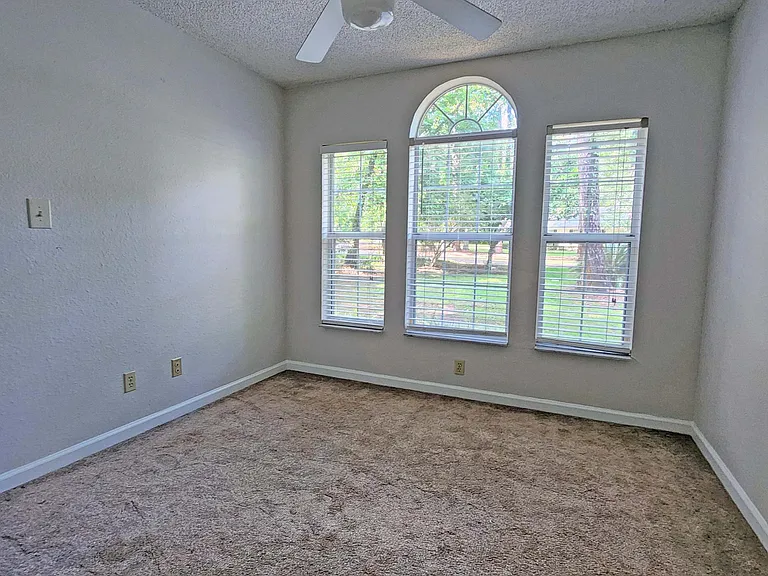 Second Bedroom w/Walk-in closet