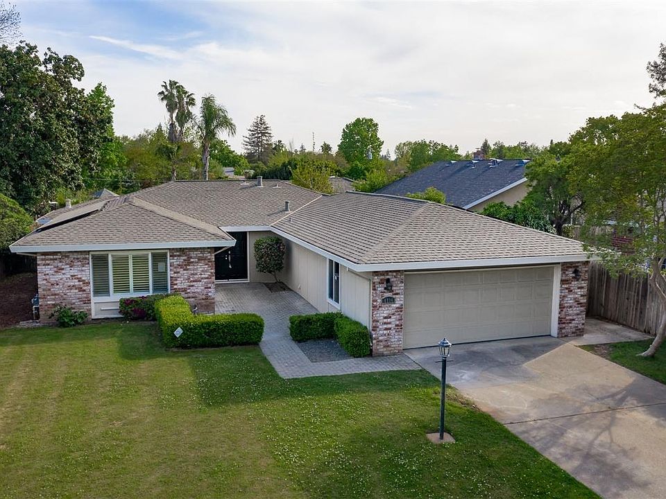 1st image of 4734 Lake Dr