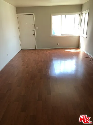 2 bed, 890 sqft, $2,400 — Photo 4