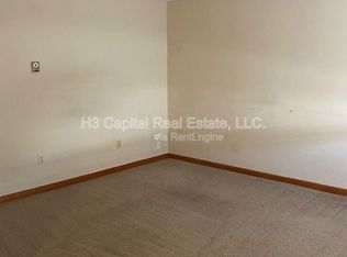 1306 9th St APT 103, Highland, IL 62249