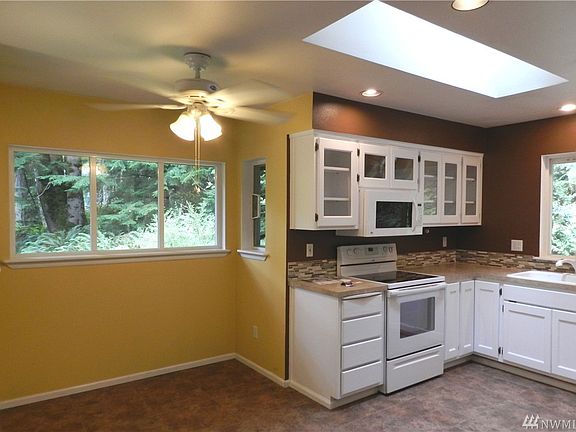 3rd image of 77 Polo Park Dr