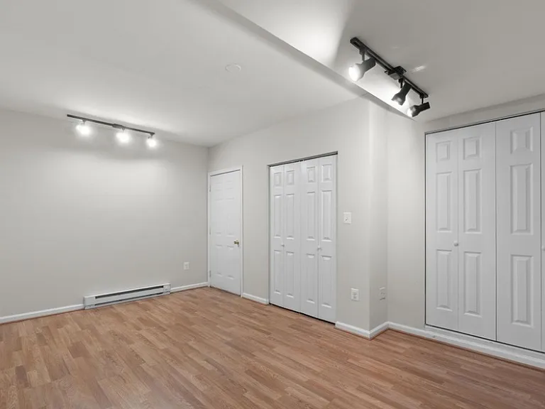 129 N Towne Ct — Photo 10