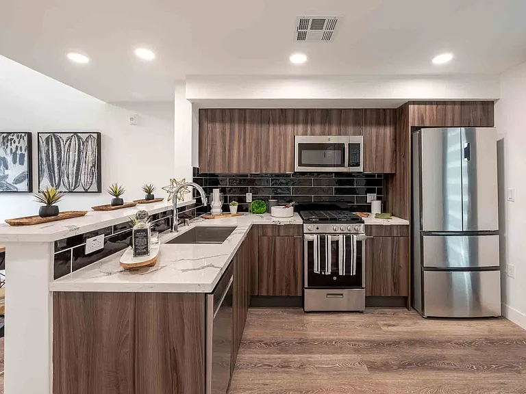 Montecito Lofts — Photo 14
