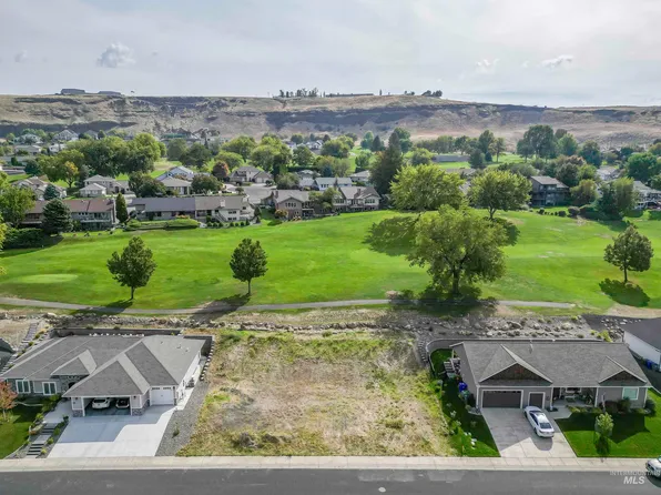 4 Ridgewater Dr, Lewiston, ID 83501