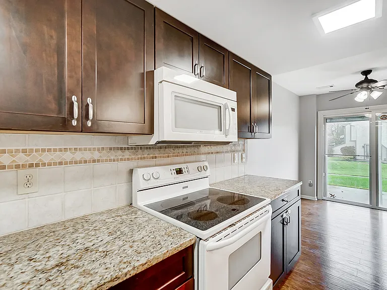 1804 Cliffview Ln — Photo 14