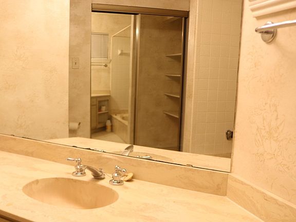 5th image of 3101 Townbluff Dr APT 225
