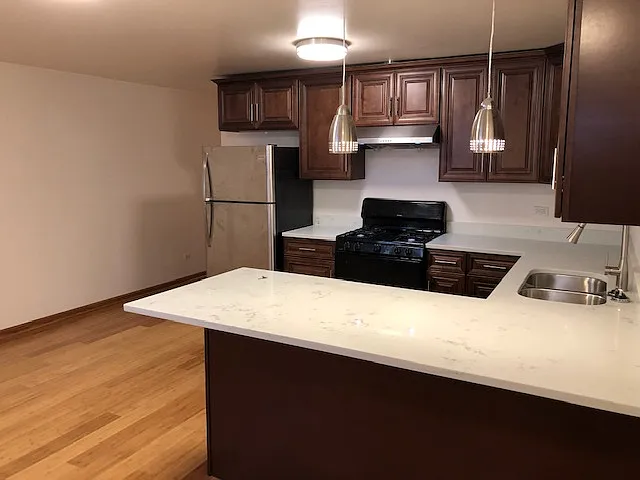 739 S Claremont Ave — Photo 16