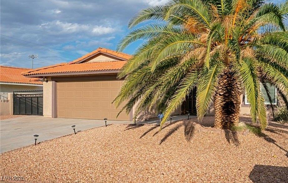 1st image of 380 Papaya Pl