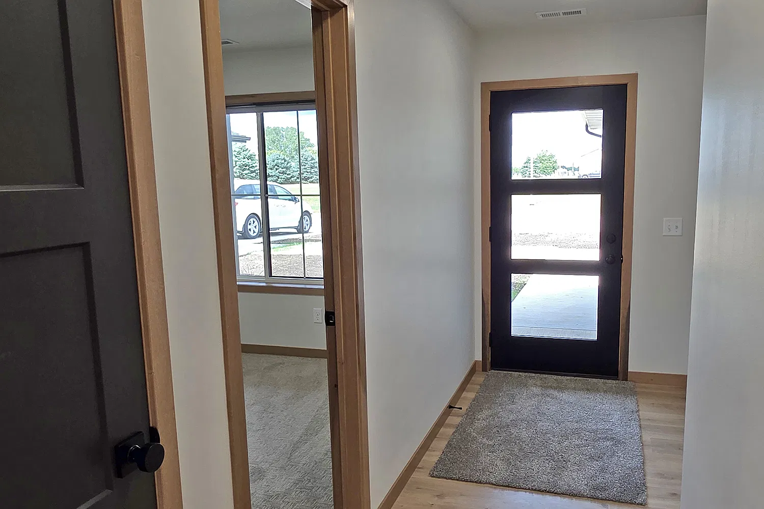 3 bed, 1276 sqft, $2,250 — Photo 2