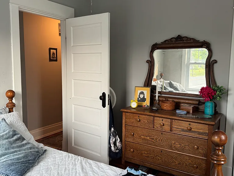 722 Columbia Tpke — Photo 7