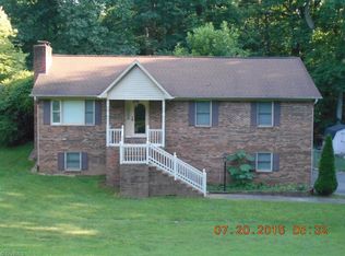 6205 Hunters Ridge Dr, Lexington, NC 27295