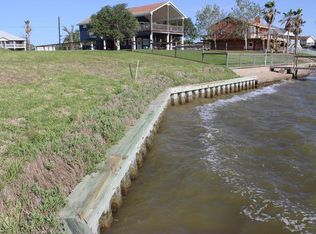 2488 W Bayshore Dr, Palacios, TX 77465