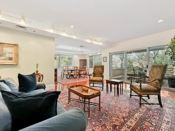 232 Allandale Rd #2B, Chestnut Hill, MA 02467