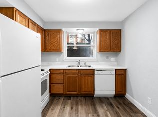 1968 Greenglen Dr APT 101, Kirkwood, MO 63122