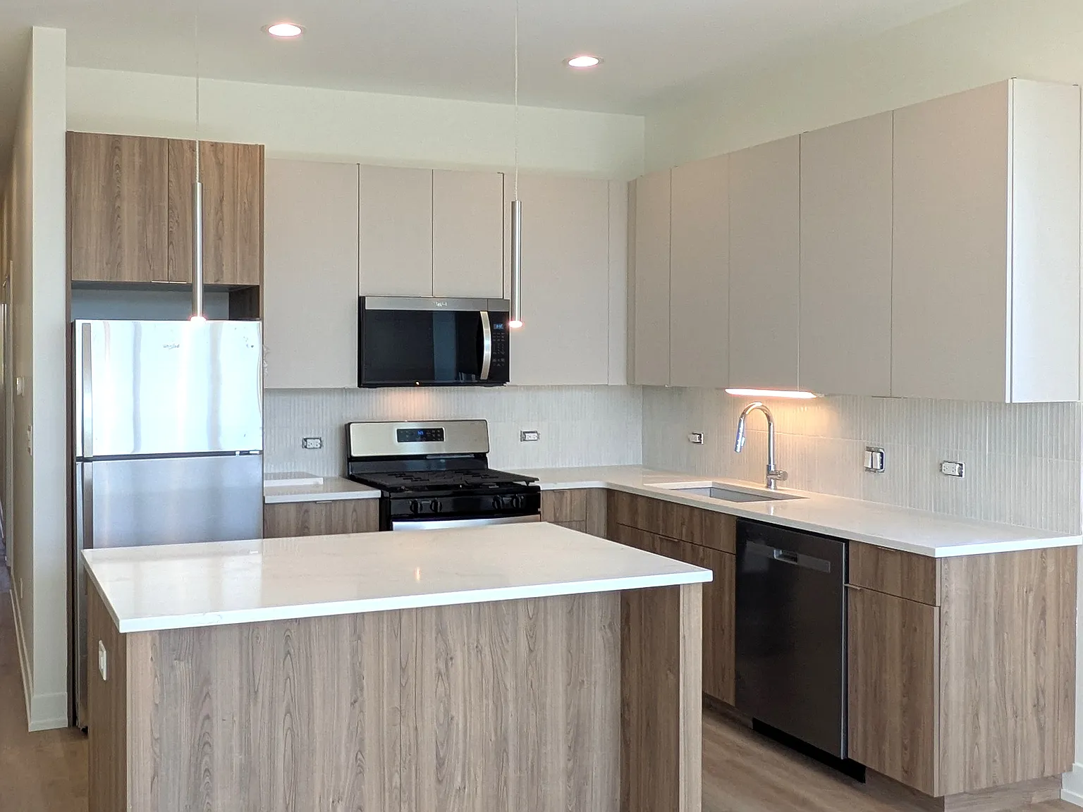 2 bed, $2,400 — Photo 3