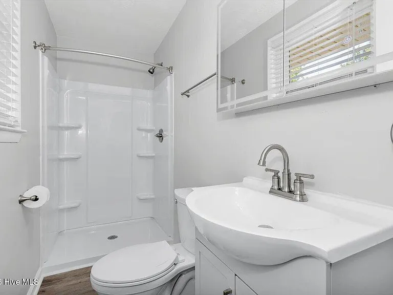 2240 Walden Dr — Photo 13
