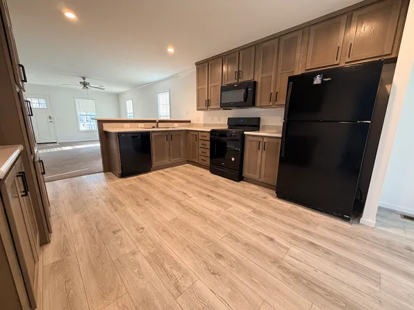 163 Pin Oak Dr #153, Coopersville, MI 49404