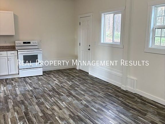 3rd image of 444 E Eble Rd